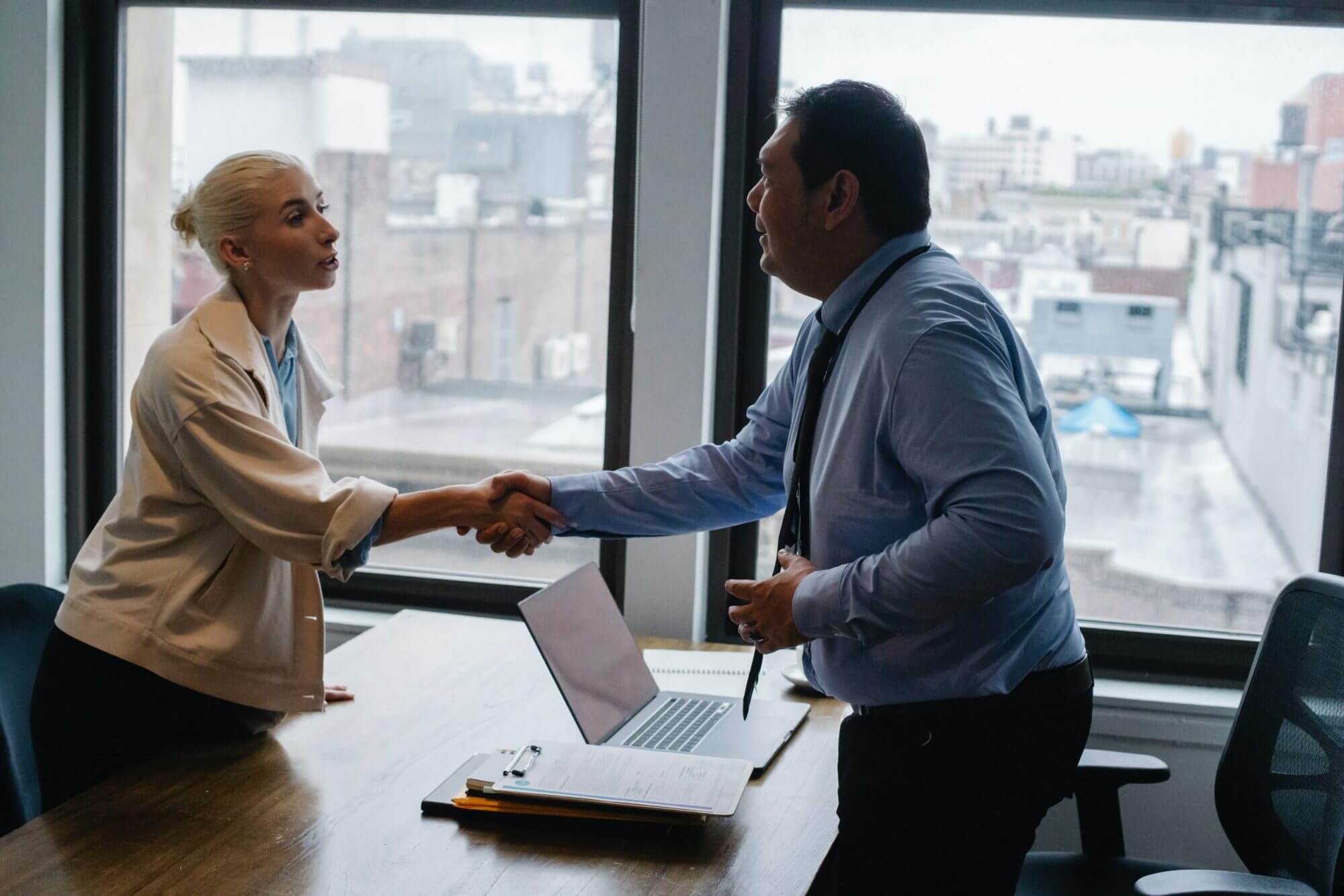 EMPLOYEURS, POUVEZ-VOUS FAIRE UN PRÊT D’ARGENT À UN SALARIÉ ?