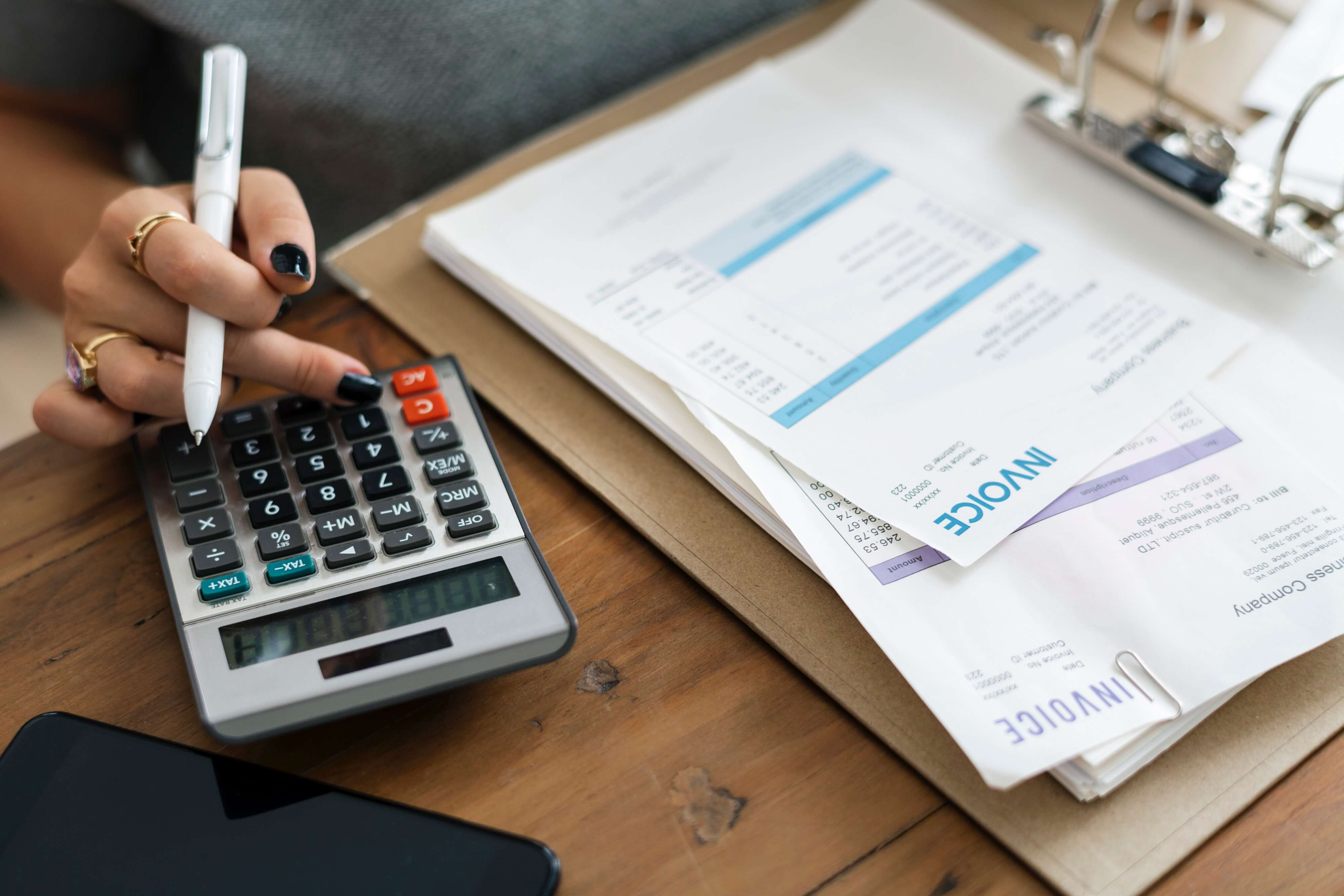 QUELS SONT LES ÉLÉMENTS À CONNAITRE AVANT D’ÉMETTRE UNE FACTURE ?